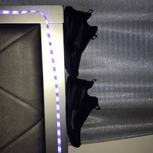 Black low top women Pumas size 8.5